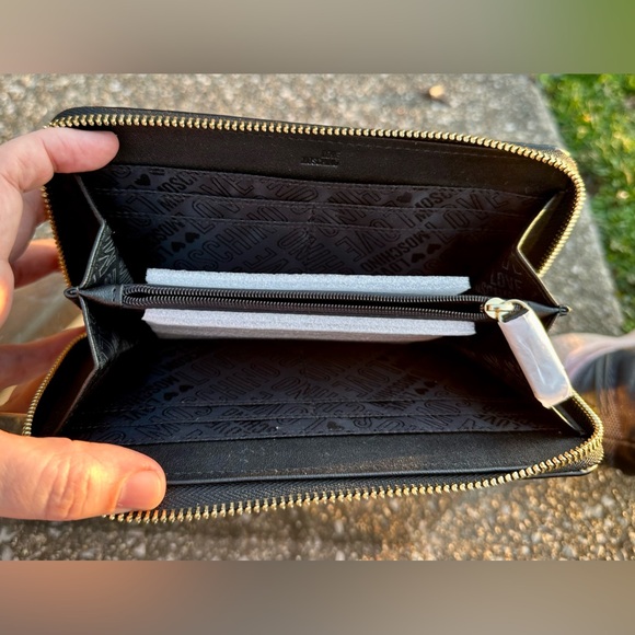 LOVE MOSCHINO!❤️Zip Around/ Black Faux Leather/Wallet w/gold hearts/studs - Picture 7 of 16